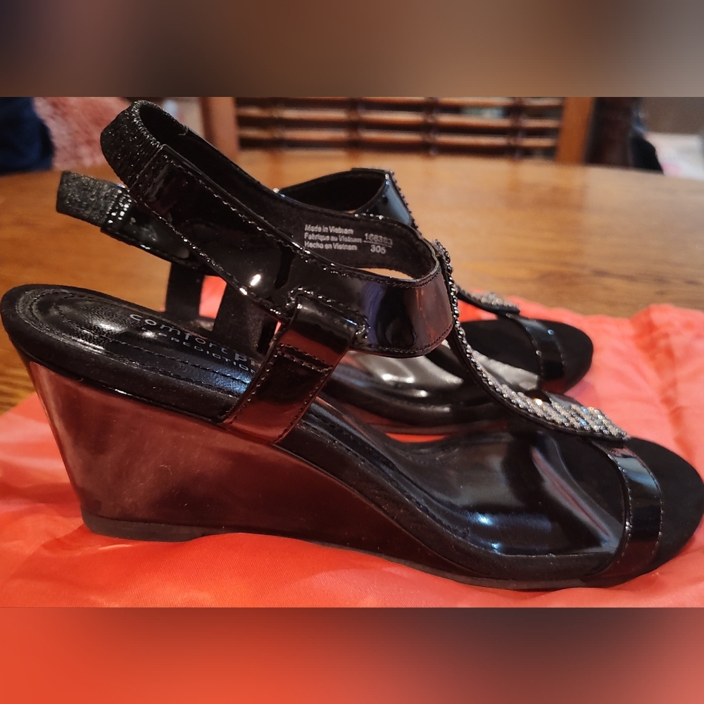 NEW!! IN BOX! COMFORT PLUS By Predictions Wedge Sandal - Picture 5 of 9